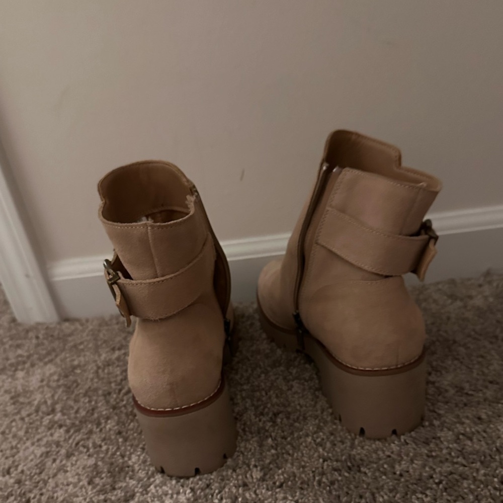 Chelsea Boots - Picture 3 of 5